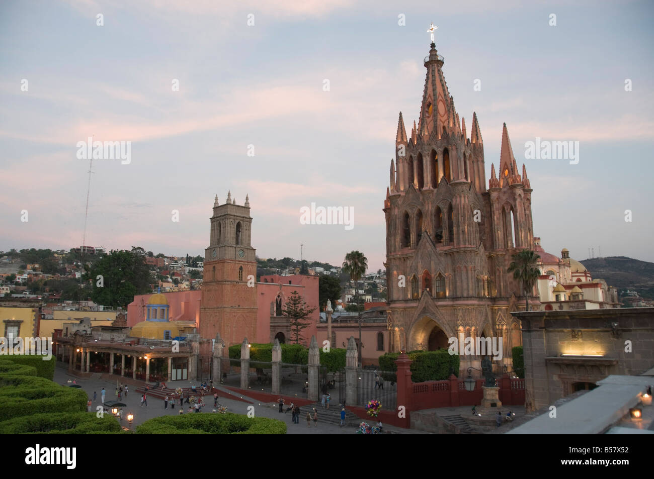 La parroquia, iglesia notable por su fantástica fachada neogótica, San Miguel de Allende (San Miguel), estado de Guanajuato, México Foto de stock