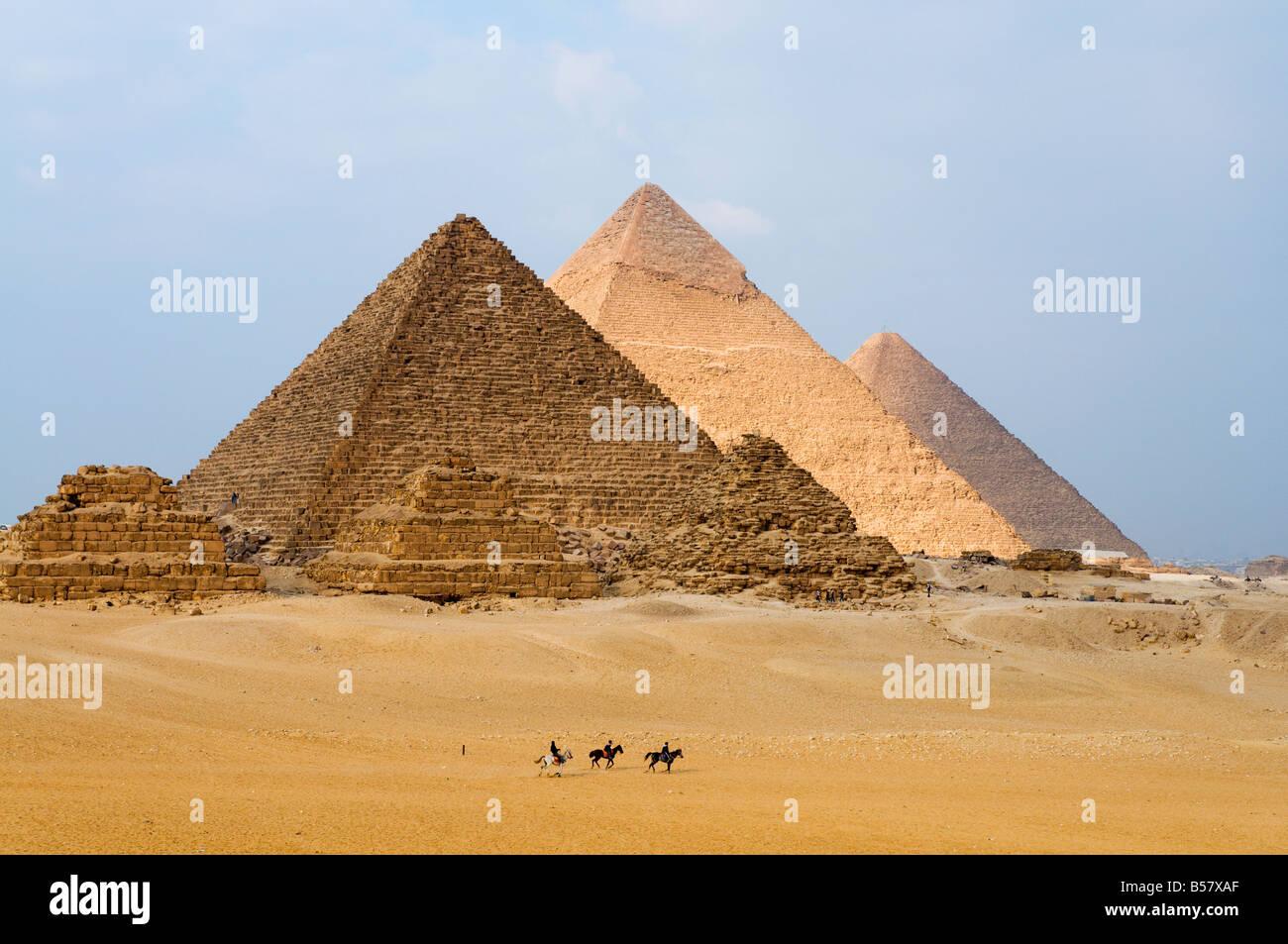Las pirámides de Giza, en Giza, Sitio del Patrimonio Mundial de la UNESCO, cerca de El Cairo, Egipto, el Norte de África, África Foto de stock