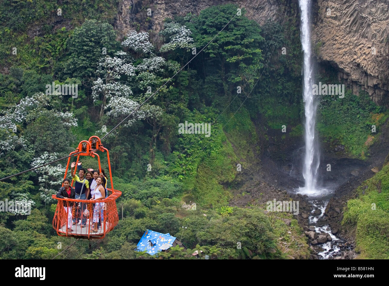 Teleférico en la cascada de Río Verde, cerca de Baños, provincia de Ambato,  Sierra Central, Ecuador Fotografía de stock - Alamy