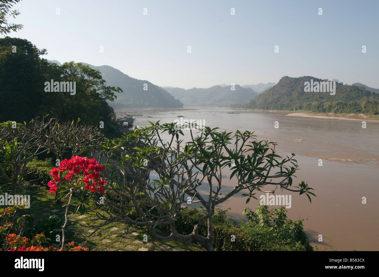 Río Mekong, Luang Prabang, Laos, Indochina, en el sudeste de Asia, Asia Foto de stock