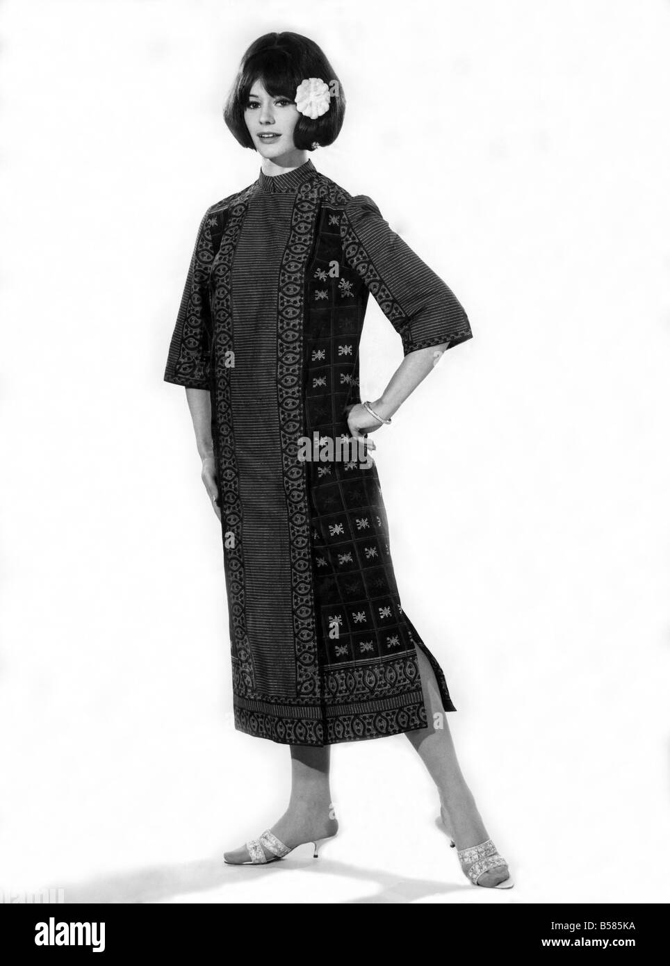 Vestido oriental Imágenes de stock en blanco y negro - Alamy
