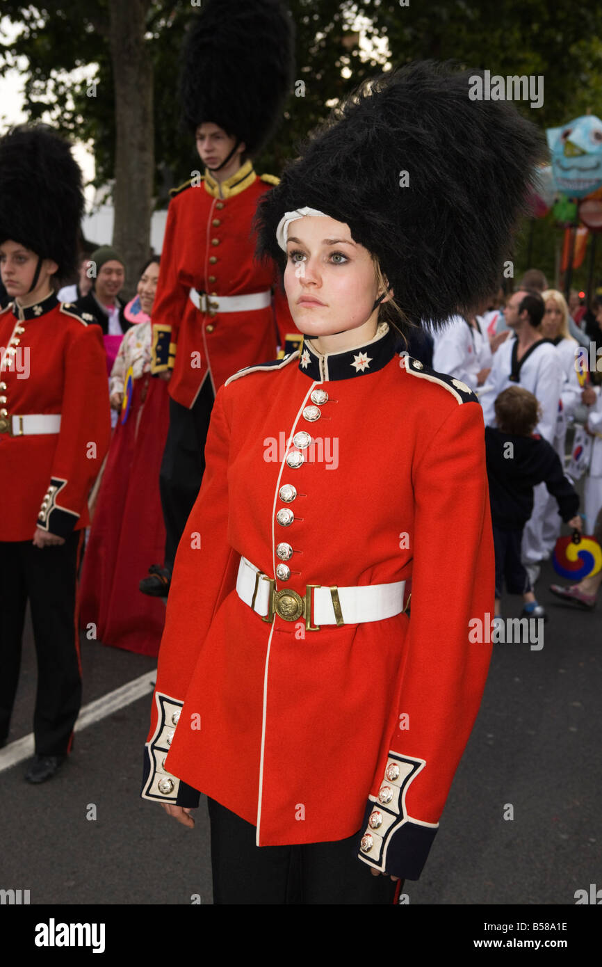 Guardias uniforme de guardia rojo fotografías e imágenes de alta resolución  - Alamy