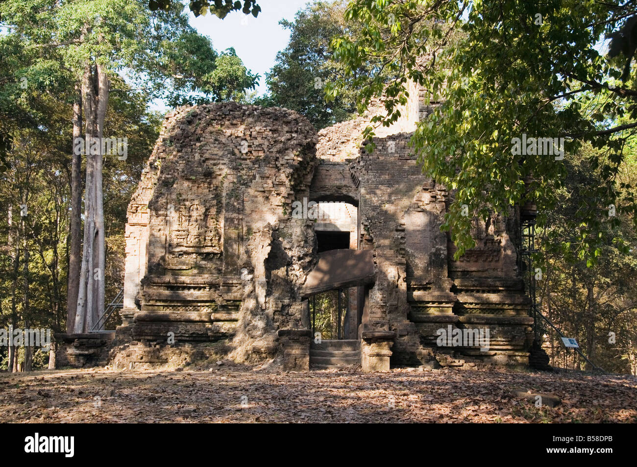 Templos en la antigua capital de Chenla pre Angkor, en Camboya, en Indochina, en el sudeste de Asia Foto de stock