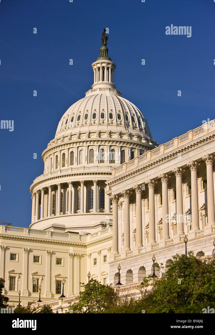 WASHINGTON DC, Estados Unidos Capitolio de los Estados Unidos con el U S Cámara de Representantes a la derecha Foto de stock