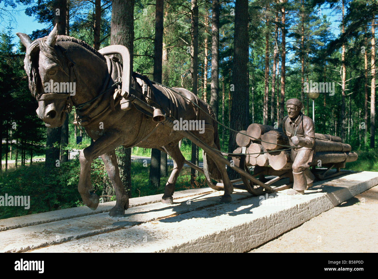 El registro como solía hacerse con caballos Lusto Museo Forestal de Finlandia Finlandia Escandinavia Europa Foto de stock