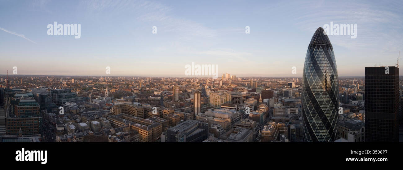 Vista panorámica de alto nivel desde Londres Muro de la ciudad de Londres, Inglaterra Foto de stock