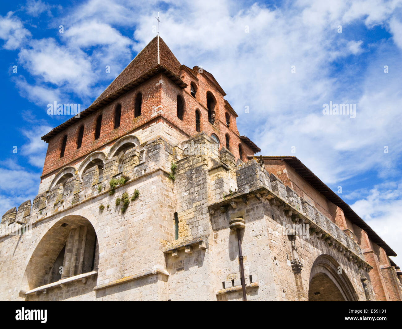 El campanario de la Abbaye de Saint Pierre de Moissac en Moissac, Tarn et Garonne, Francia Europa Foto de stock
