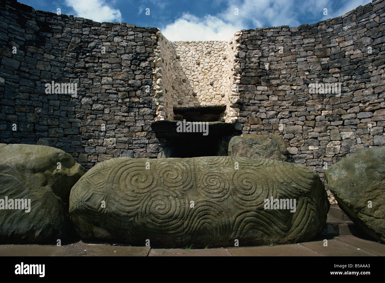 Newgrange, en el Condado de Meath, Leinster, República de Irlanda, Europa Foto de stock