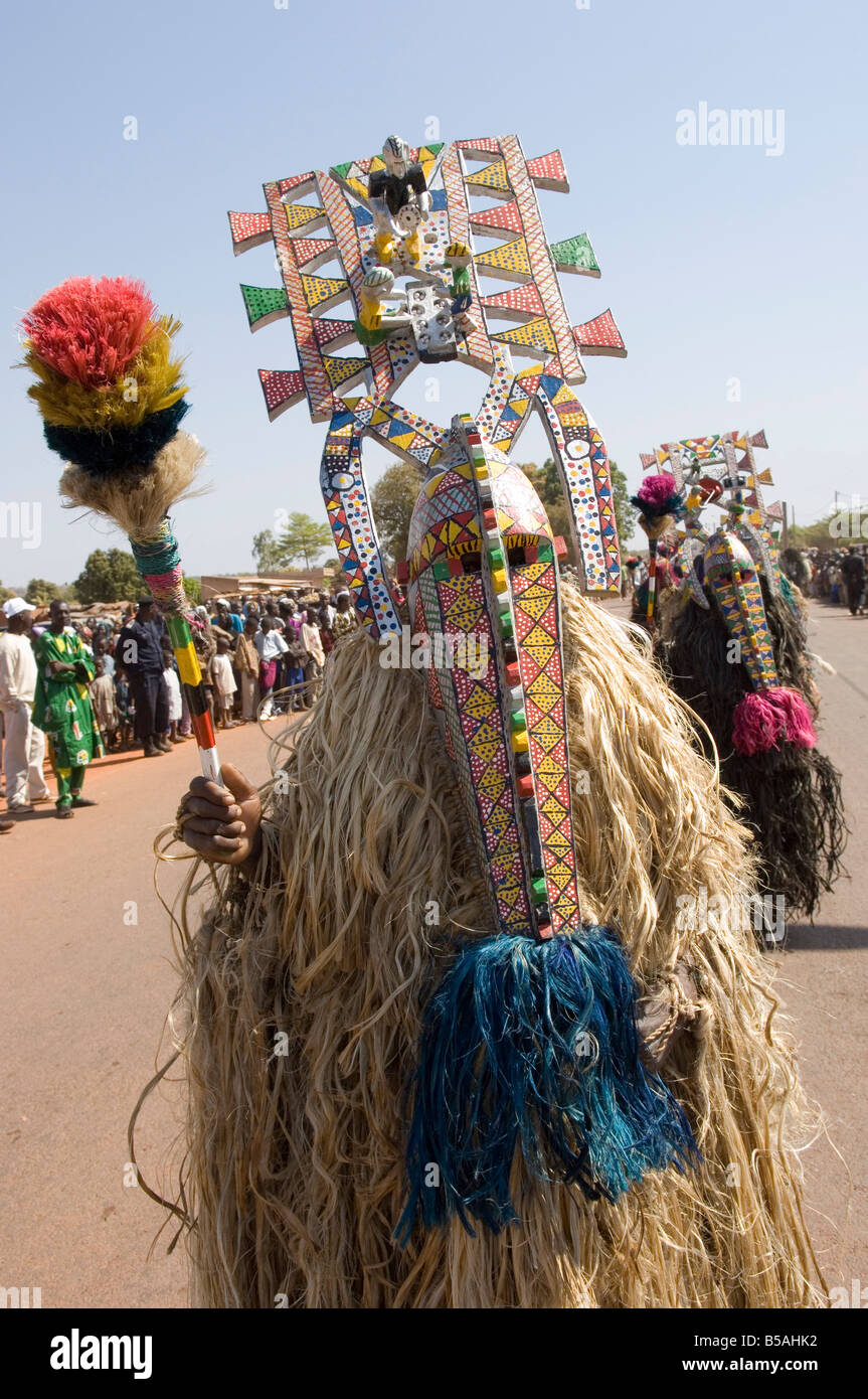 Bobo máscaras durante las festividades, Sikasso, Malí, África Foto de stock