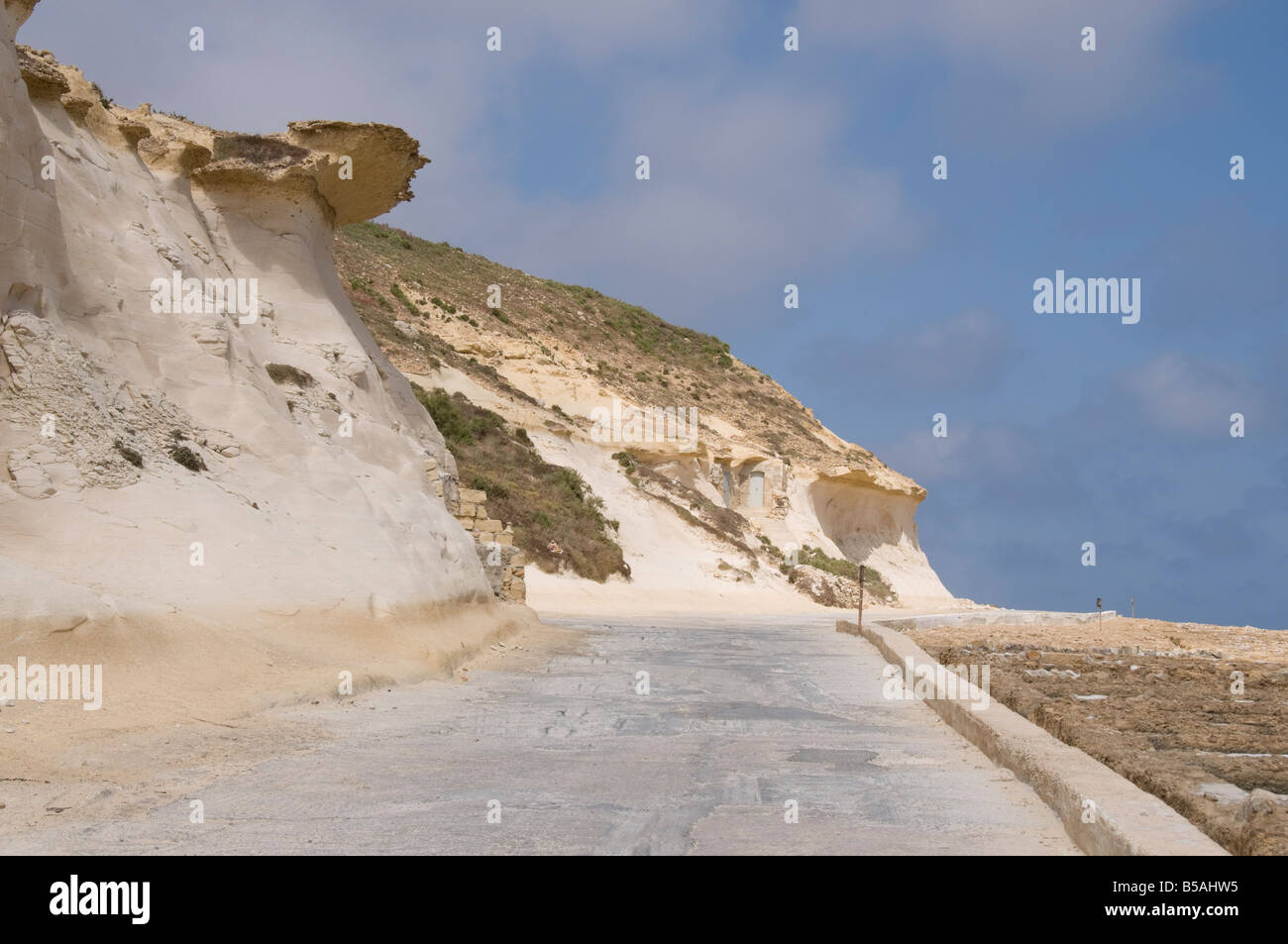 Formaciones de roca en Qbajjar, cerca de Marsalforn, Gozo, Malta, Europa Foto de stock
