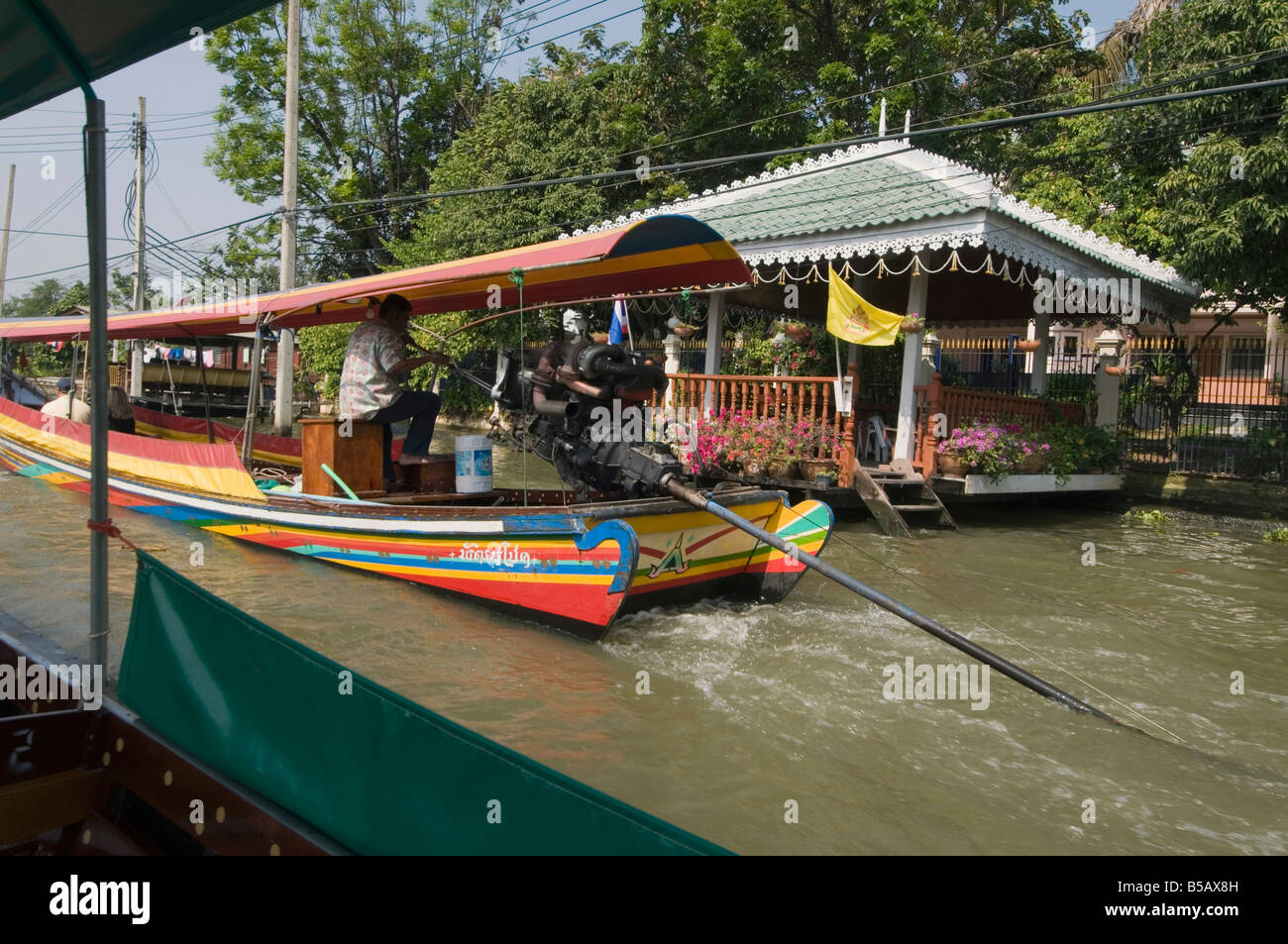 Long tail boat en canal, Bangkok, Tailandia, el sudeste de Asia Foto de stock