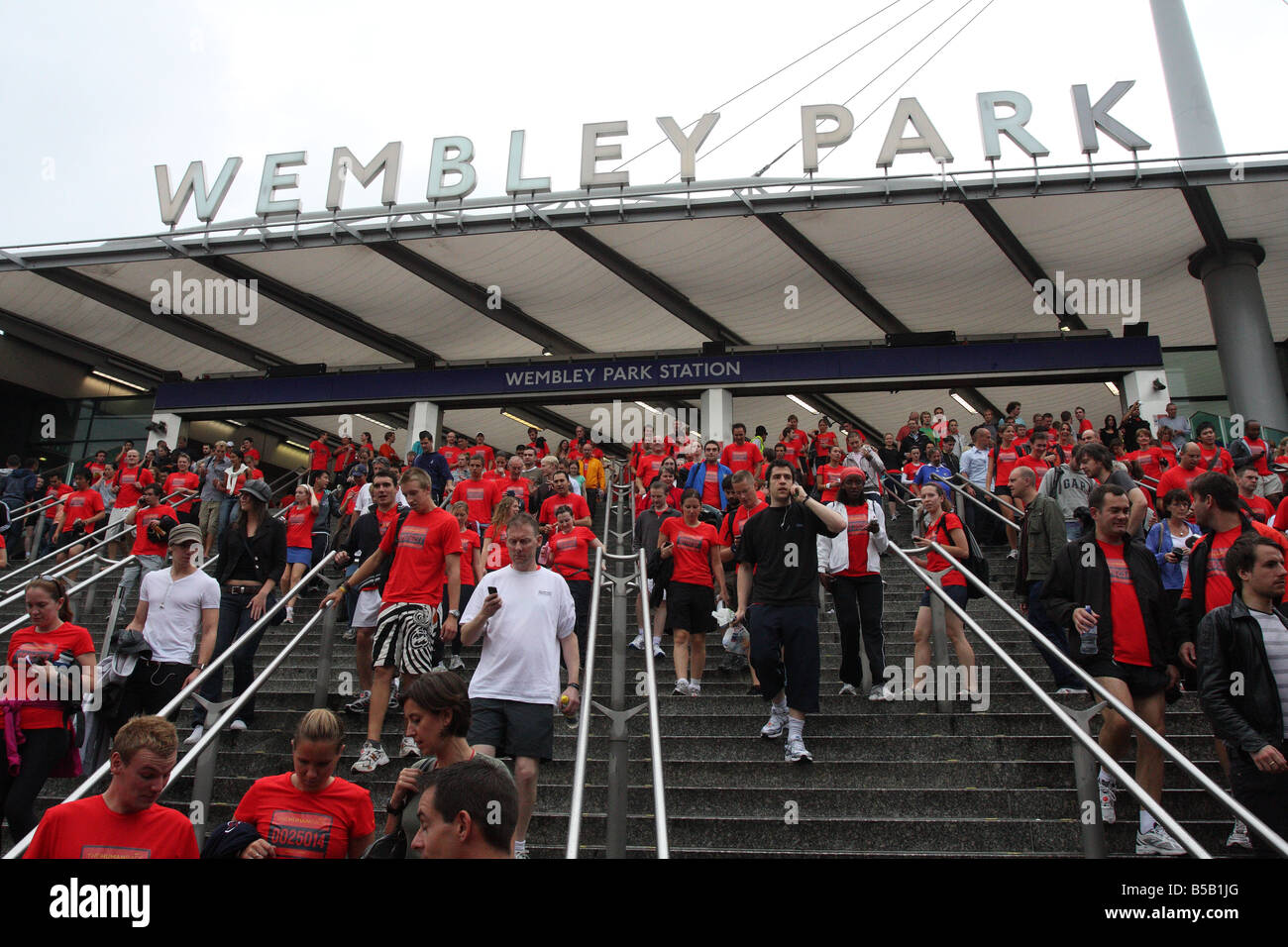 Corredores de Nike Raza Humana 10K, el estadio de Wembley, Londres Foto de stock