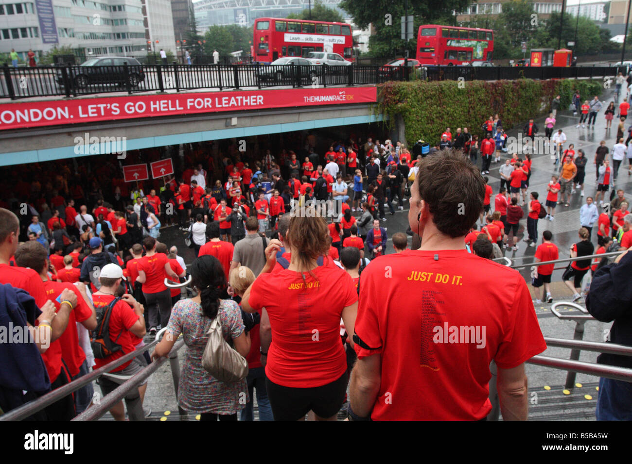 Corredores de Nike Raza Humana 10K, el estadio de Wembley, Londres Foto de stock