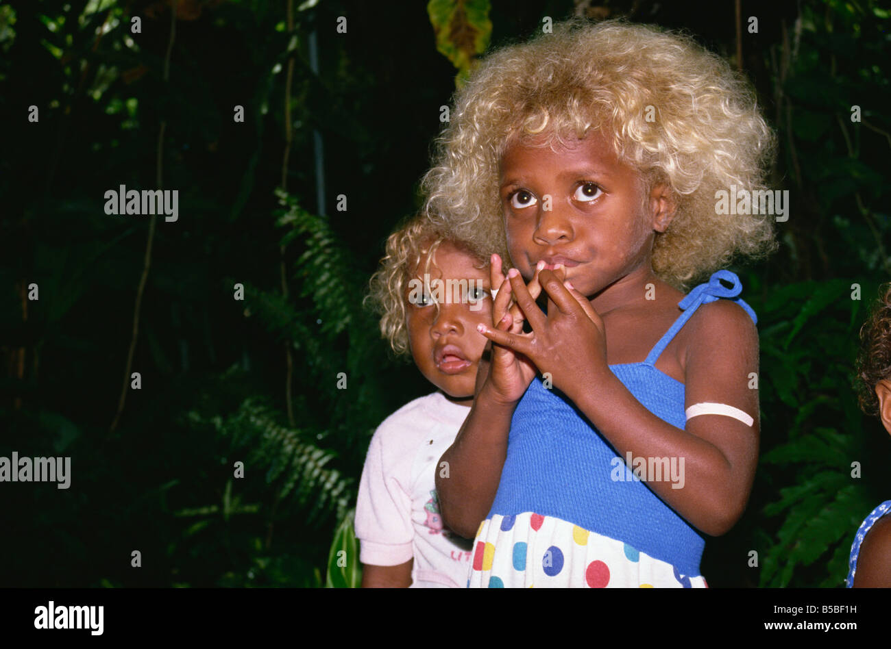 Dos niños de Guadalcanal, Islas Salomón Islas del Pacífico pacífico Foto de stock