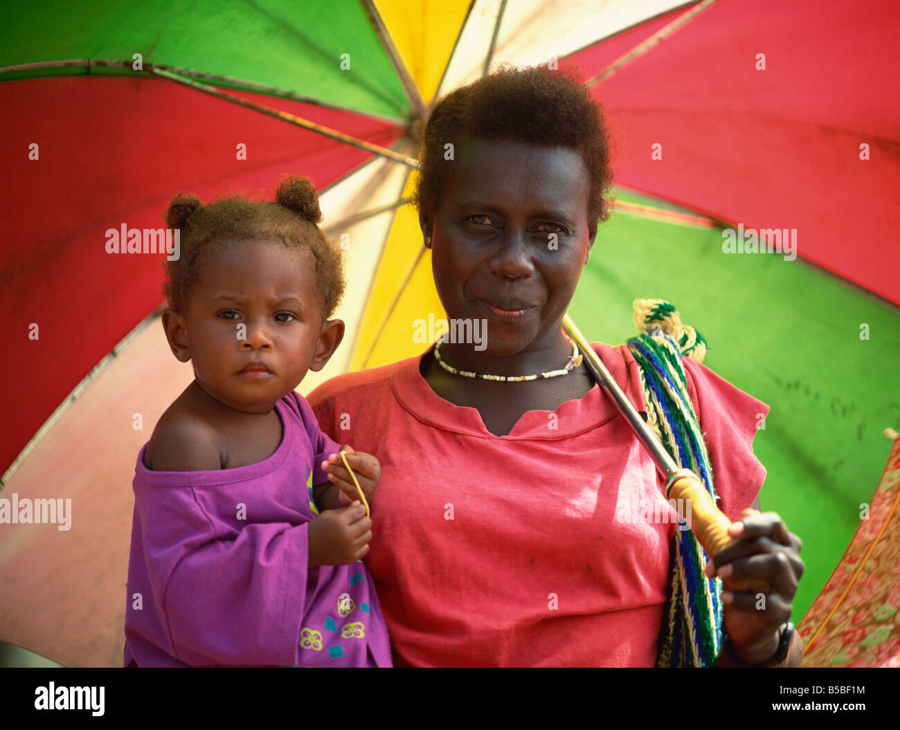 Mujer y niño, Islas Salomón, Islas del Pacífico, Pacific Foto de stock