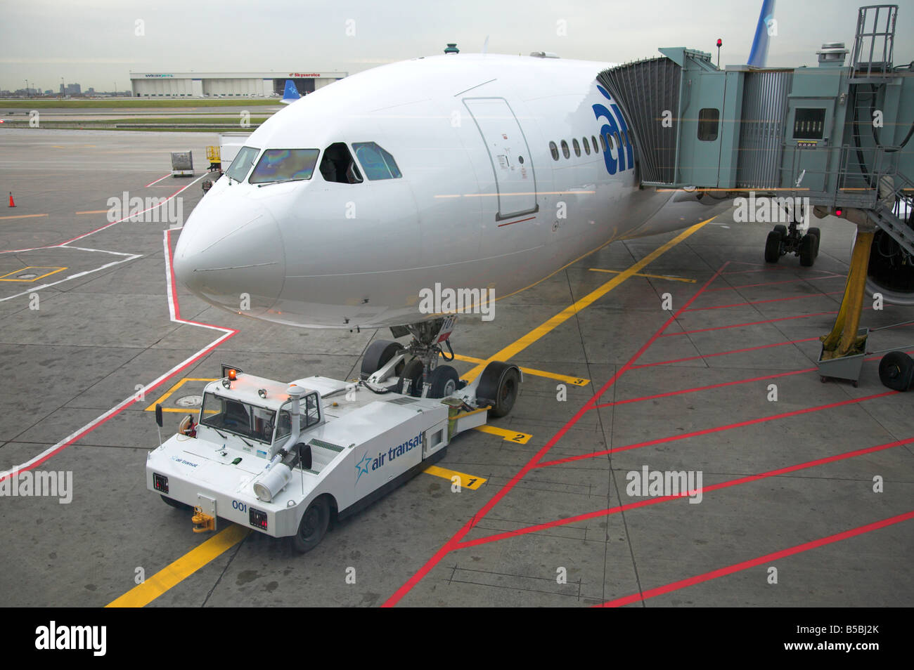 Towing aircraft fotografías e imágenes de alta resolución Alamy