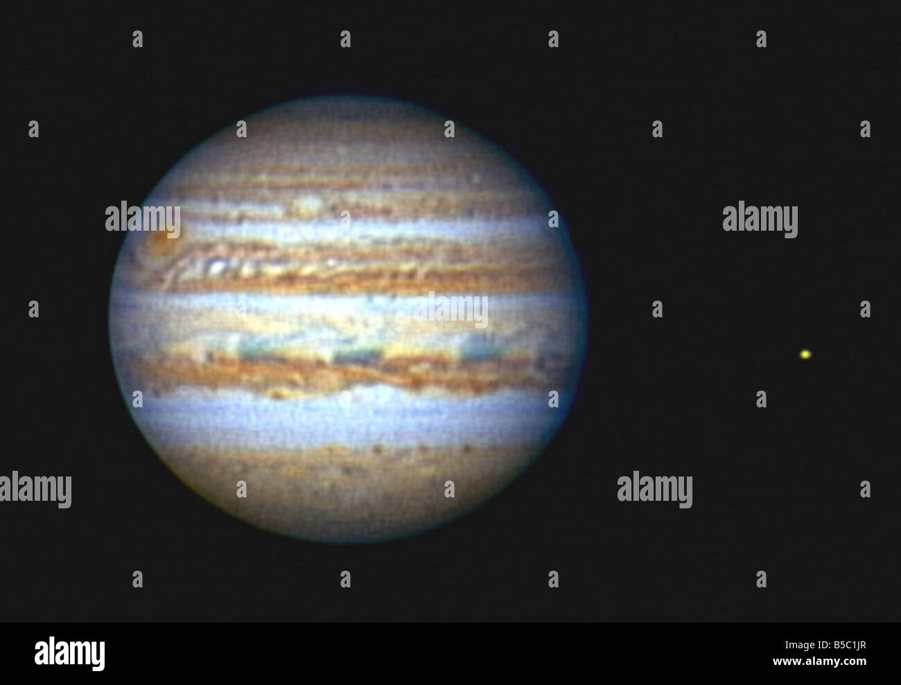 Júpiter fotografiado con un telescopio de aficionados Fotografía de stock -  Alamy