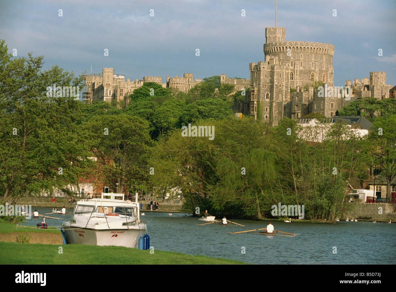 El Castillo de Windsor y el Río Támesis, en Berkshire, Inglaterra, Europa Foto de stock