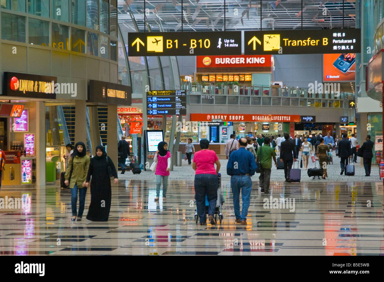 Terminal 3 del aeropuerto internacional de Changi en Singapur. Foto de stock