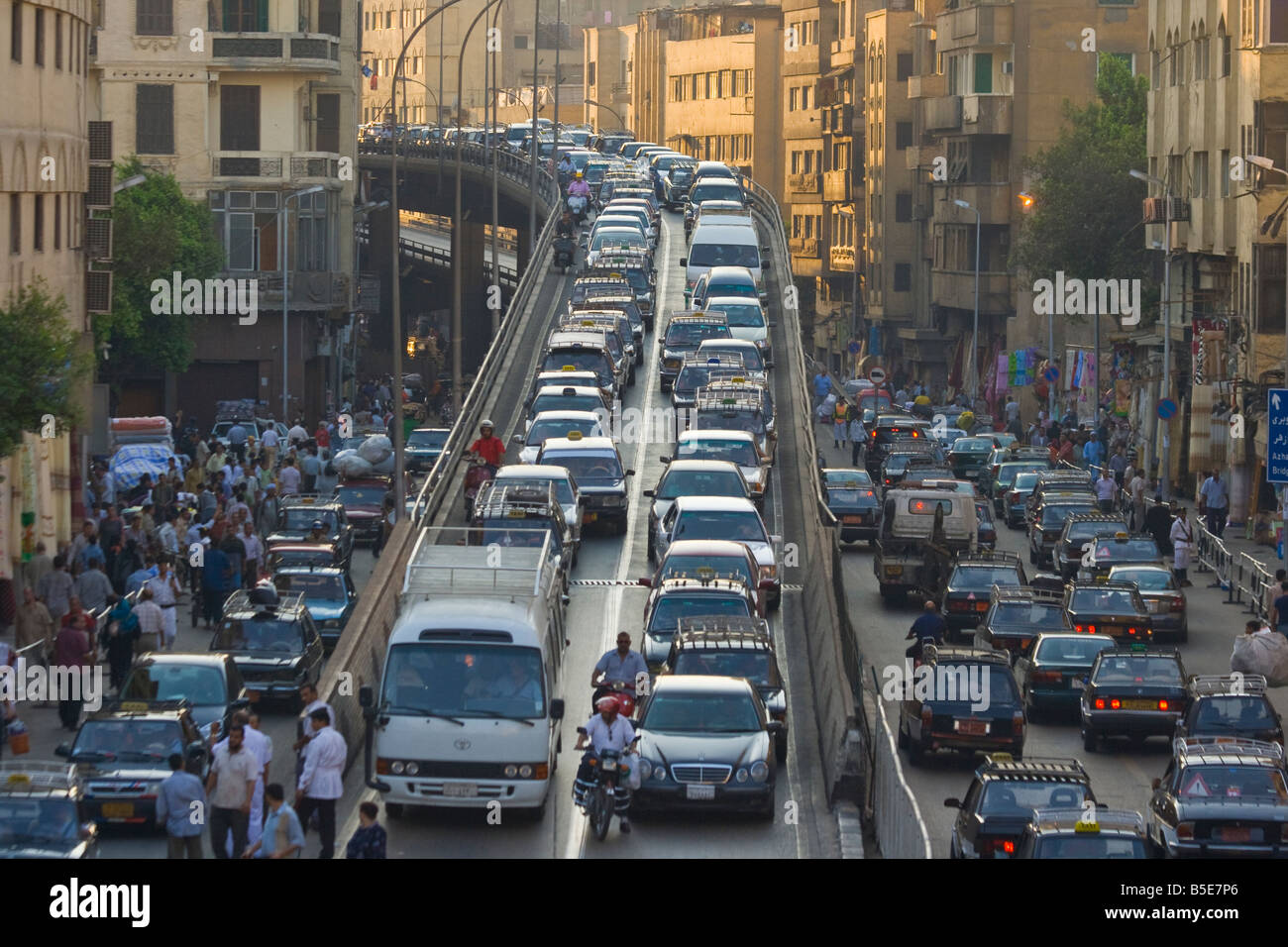 El tráfico pesado en El Cairo Egipto Foto de stock