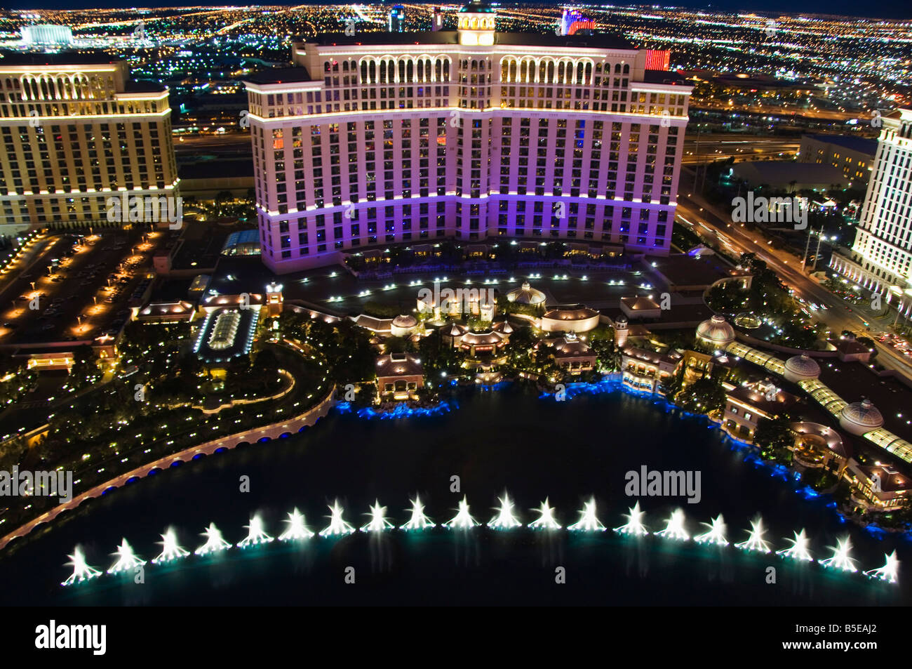 Vista aérea del Hotel Belagio Casino en el Strip, acuáticas de agua, muestran, en Las Vegas, Nevada Foto de stock
