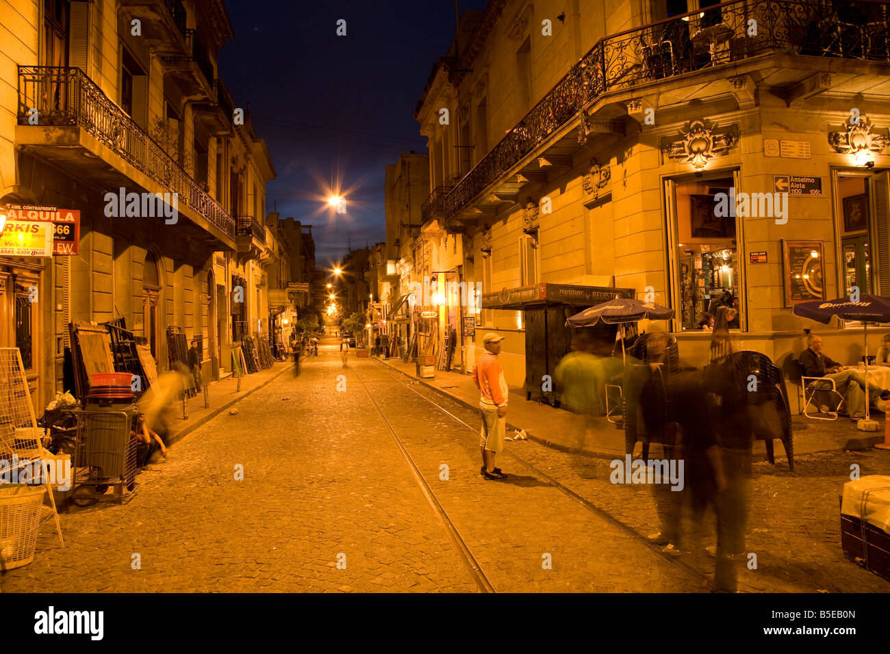 Calle de noche  Calles de noche, Buenos aires turismo, Fotografía