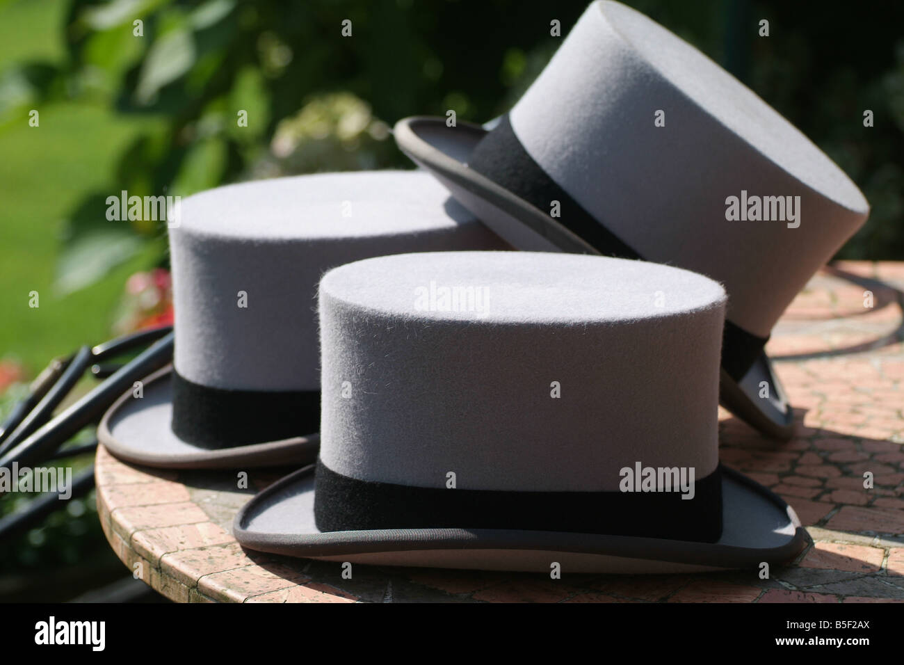 Marca comercial vacío asentamiento Sombreros de copa fotografías e imágenes de alta resolución - Alamy