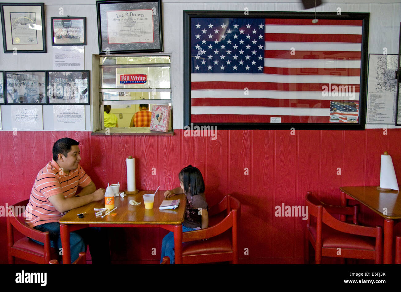 Houston East End, barrio restaurante Villa Arcos Tacos, los clientes hispanos Foto de stock