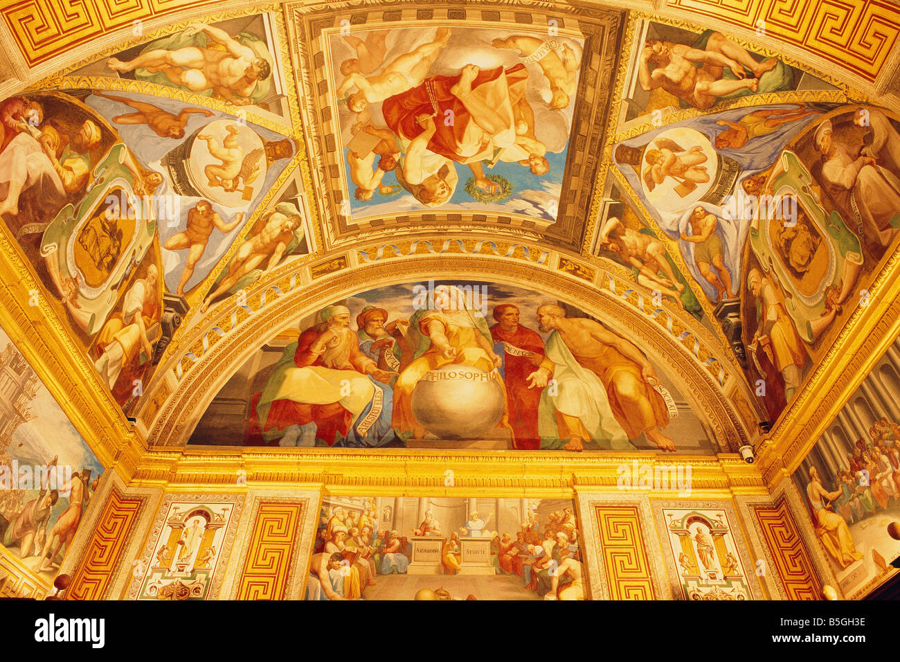 España - Madrid - barrio de El Escorial - Real Monasterio de San Lorenzo El Real - Biblioteca - frescos - los techos abovedados Foto de stock