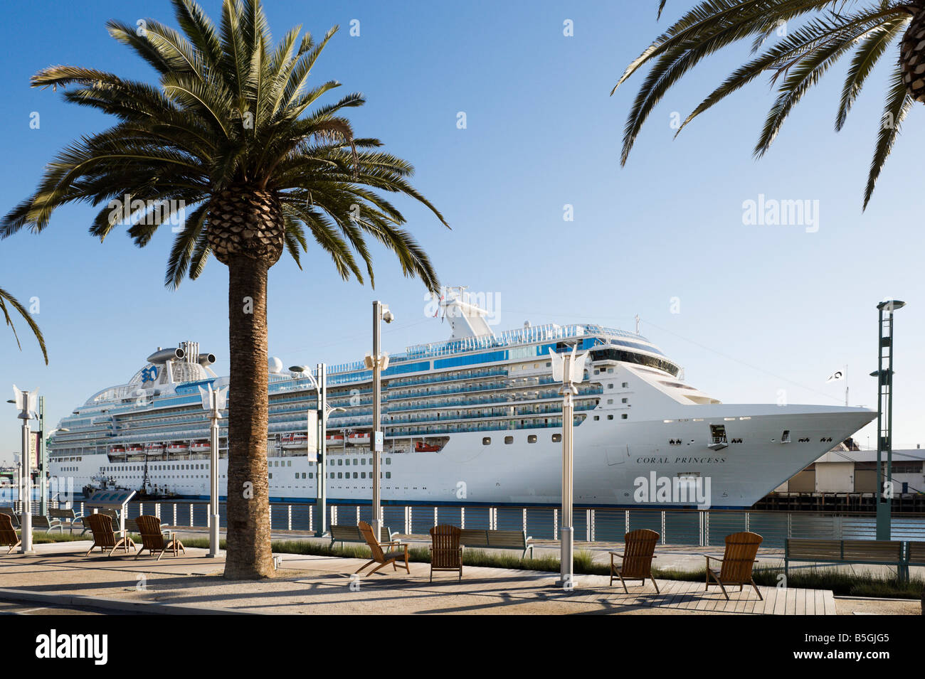 El crucero Coral Princess atracó en la terminal de cruceros en el puerto de Los Ángeles, San Pedro, Los Angeles, California Foto de stock