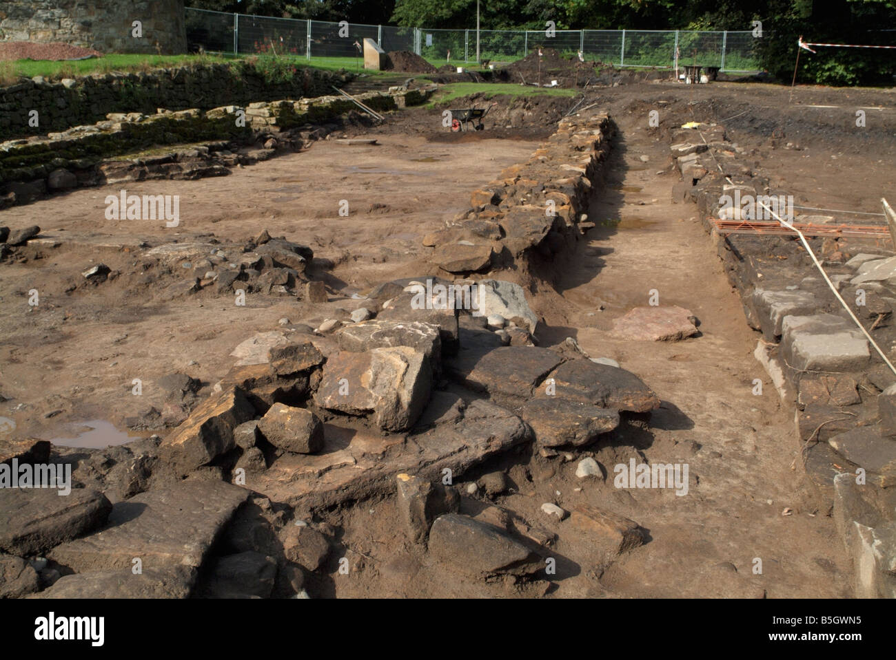 Las excavaciones arqueológicas efectuadas en septiembre de 2008, de la fortaleza romana en Cramond, Edimburgo, Escocia, Reino Unido Foto de stock