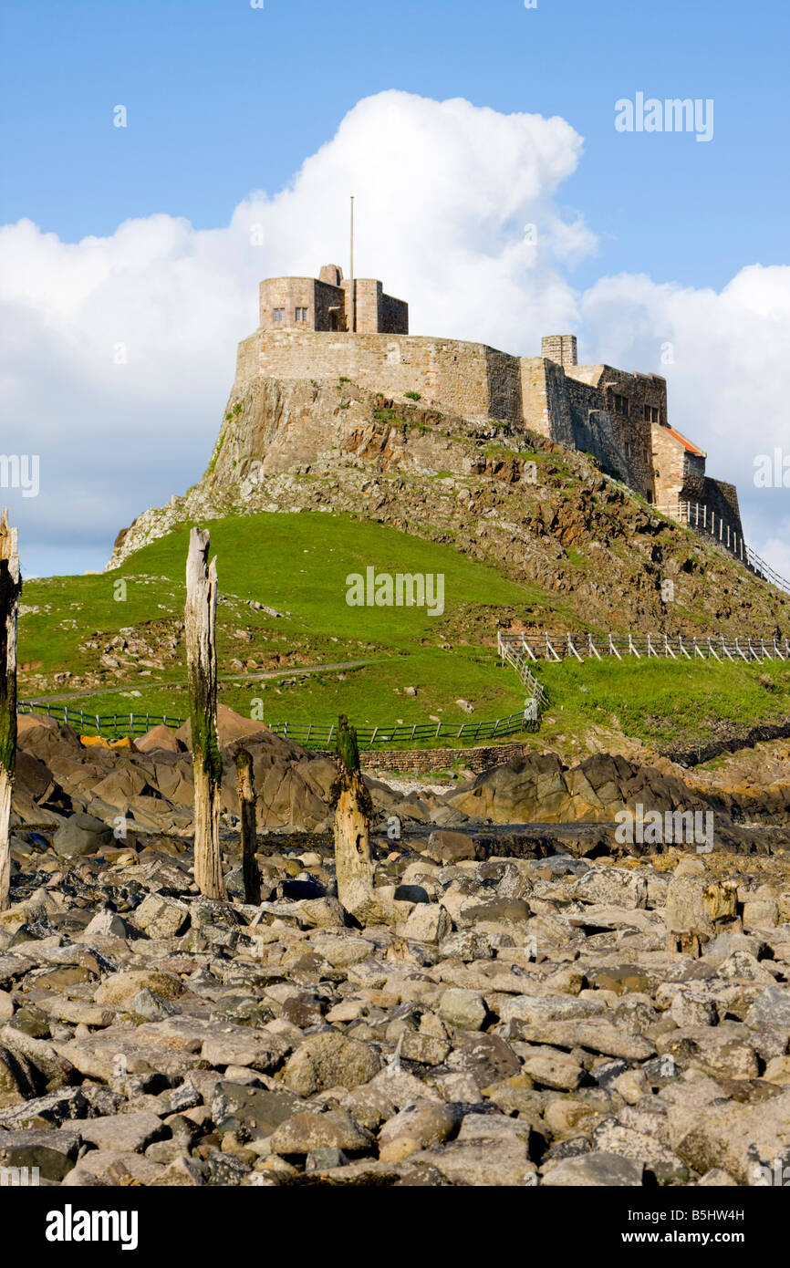 Castillo de Lindisfarne Isla Sagrada Northumberland UK Foto de stock