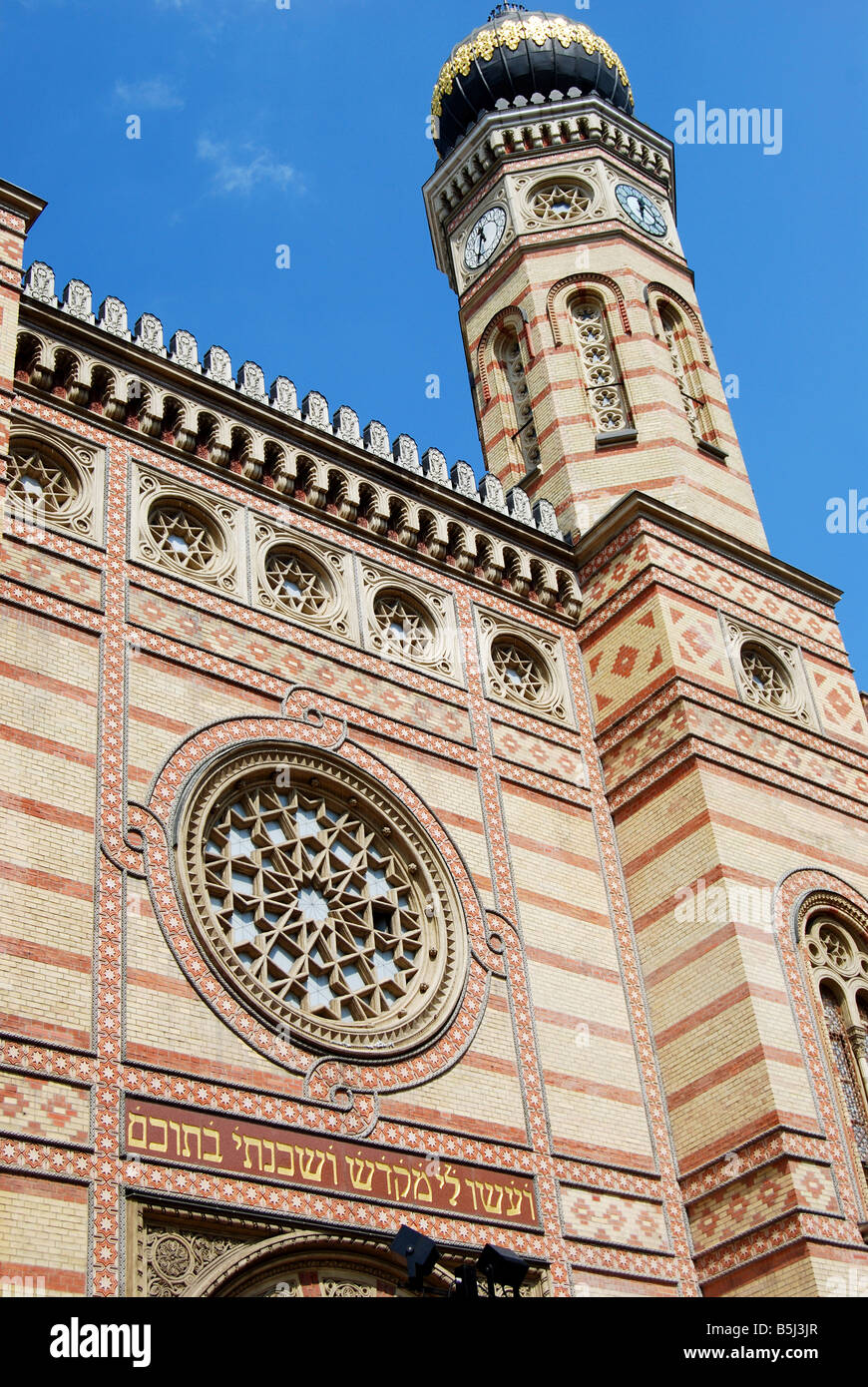 El estilo morisco de la Gran Sinagoga de Budapest Hungría Foto de stock