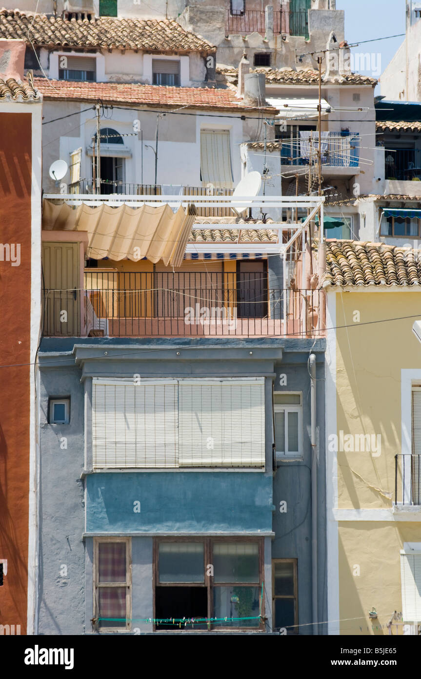 Bajan de los tugurios de la pobreza la vivienda Villajoyosa España Foto de stock