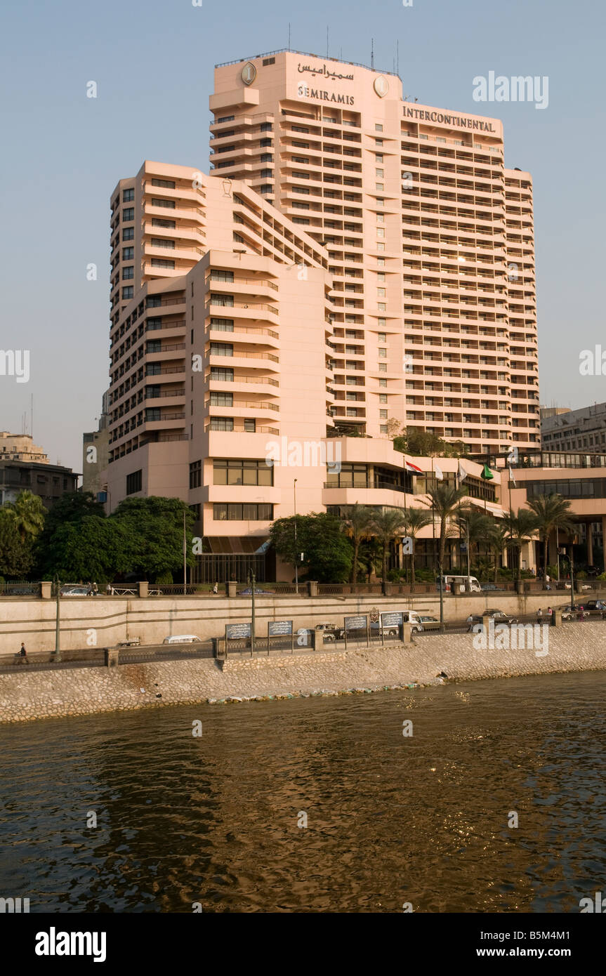 El hotel 5 estrellas InterContinental Cairo Semiramis ofrece vistas al río Nilo en El Cairo Egipto Foto de stock