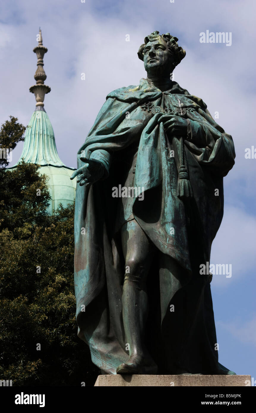 Reino Unido, Inglaterra, 19 de mayo de 2007. Estatua del rey George IV en Brighton. Foto de stock
