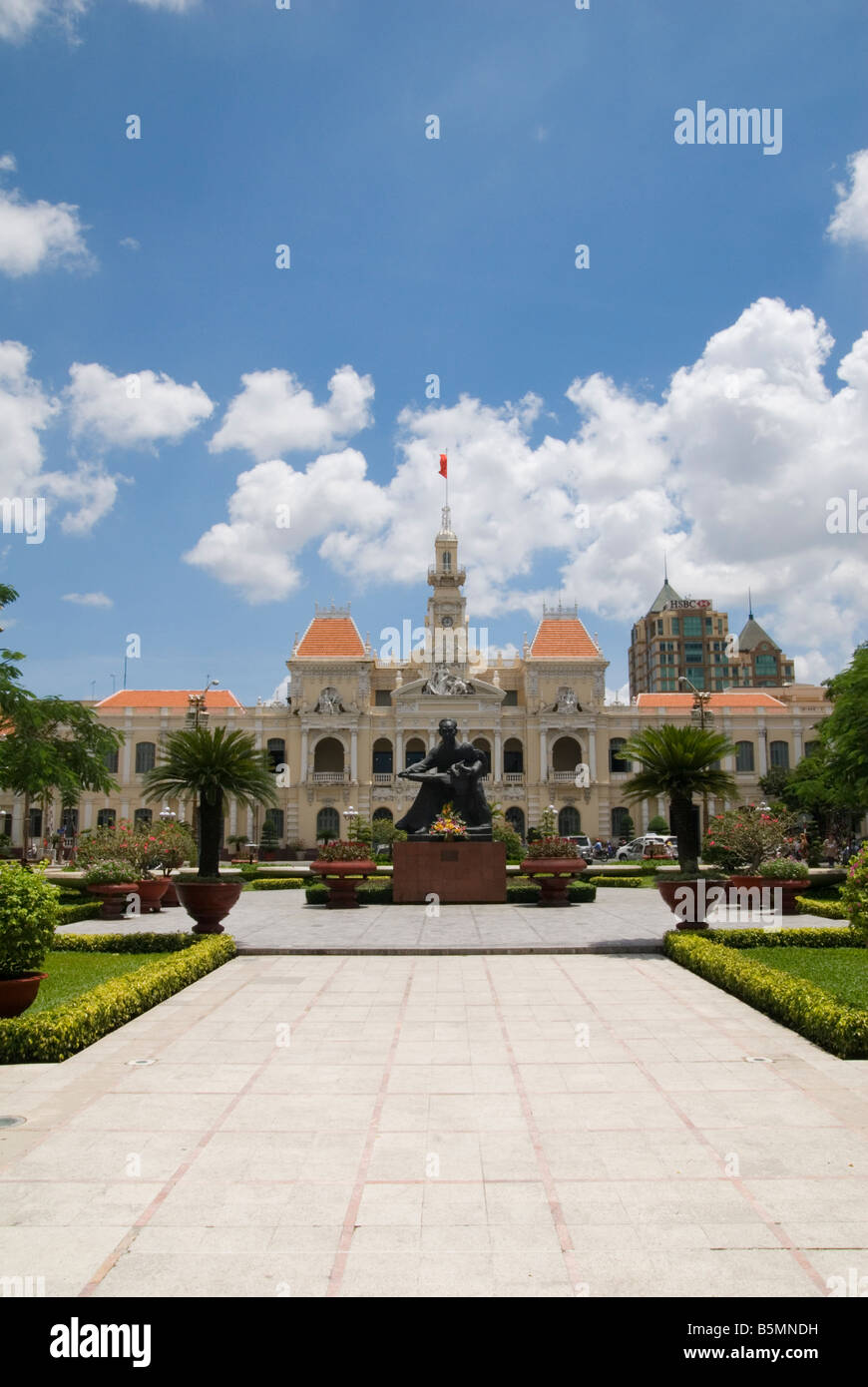 Ornamentada fachada del edificio del Comité Popular, Ho Chi Minh City Hall, en la ciudad de Ho Chi Minh, Vietnam Foto de stock