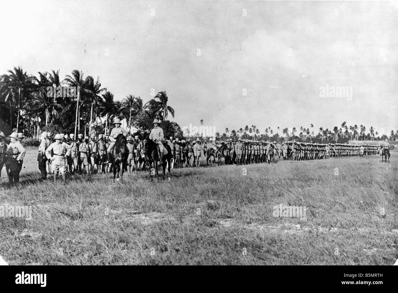 9AF 1914 0 0 A3 1 Desfile de tropas del África Oriental Alemana Guerra Mundial 1 guerra en las colonias de África Oriental Alemana ahora Tanzania general Foto de stock