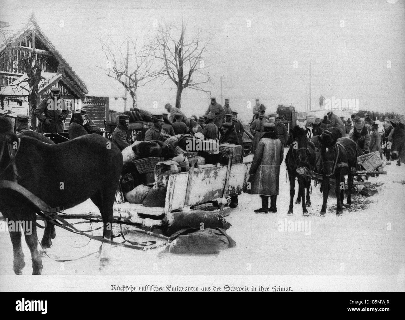 9RD 1917 0 0 A1 2 retorno de emigrantes Russ 1917 Guerra Mundial 1 1914 18 Rusia retorno de emigrantes rusos de Swi tzerland a su Foto de stock