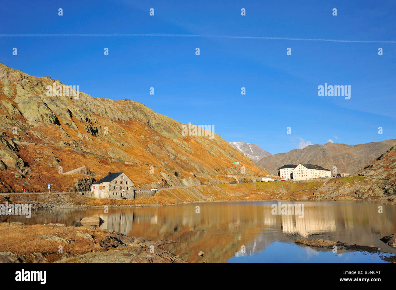 Gran San Bernardo En La Frontera Entre Suiza E Italia Fotografia De Stock Alamy