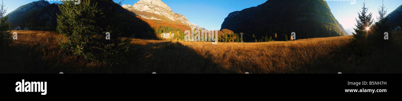 Panorama del Valle de Vajont, Pordenone, Friuli Venezia Giulia, Italia Foto de stock