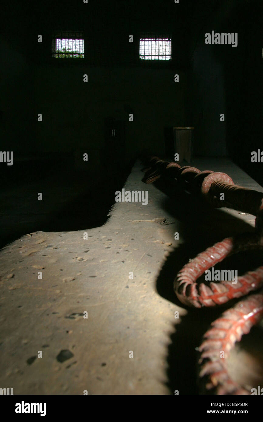 En el interior de una habitación de la muerte en la prisión de poulo condor, colonia de la Indochina francesa Foto de stock