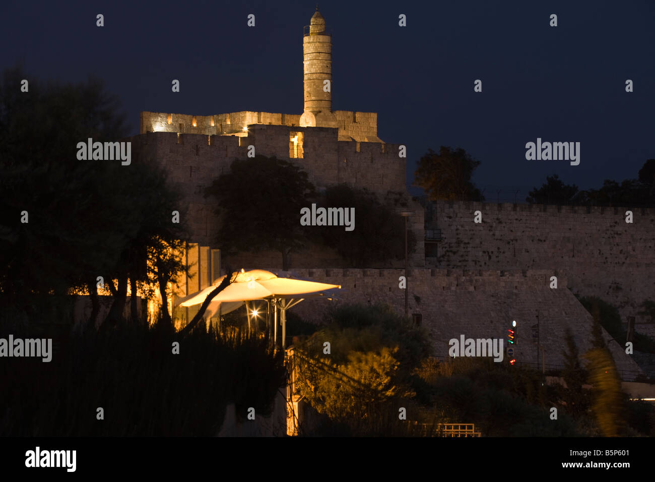 Las murallas de la ciudad vieja torre de David de Jerusalén ISRAEL Foto de stock