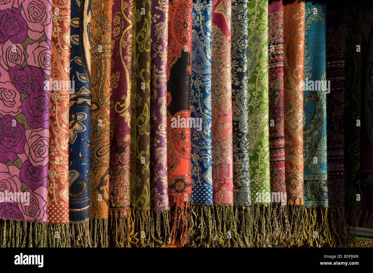 Pañuelos egipcios de seda egipcia fotografías e imágenes de alta resolución  - Alamy