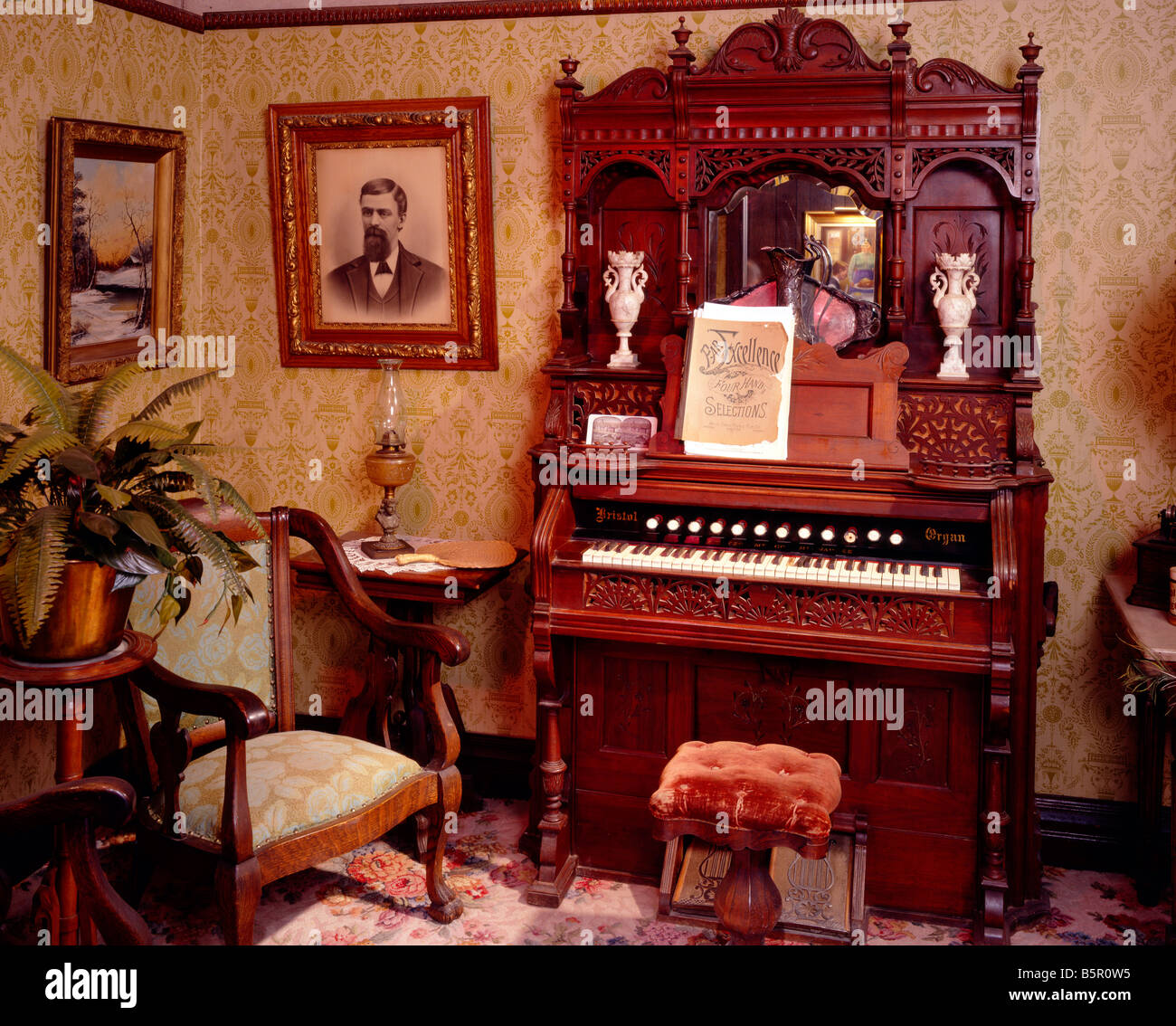 Ornate pianos fotografías e imágenes de alta resolución - Alamy