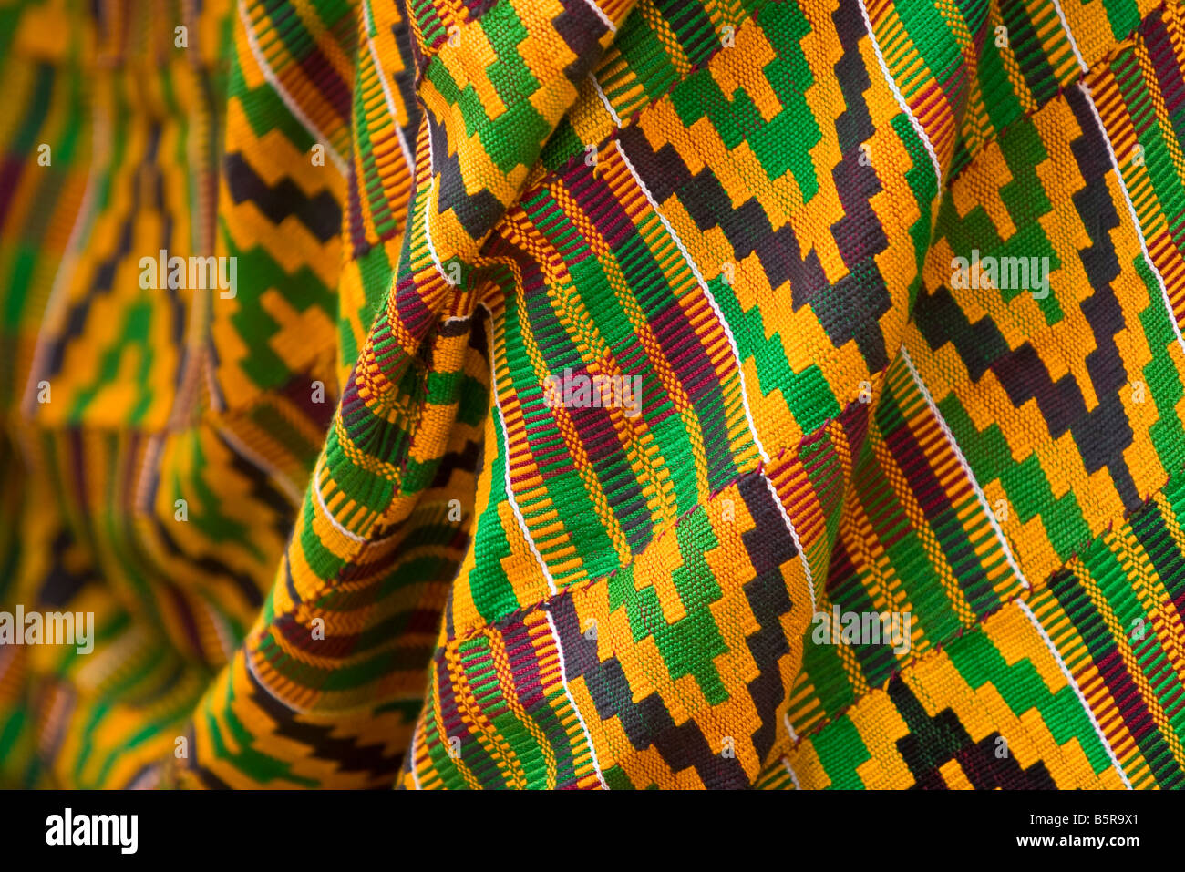 Detalle de Herodes la túnica gastada durante una representación africana de las estaciones de la cruz se recuerdan durante la Pascua en Lomé, Togo. Foto de stock