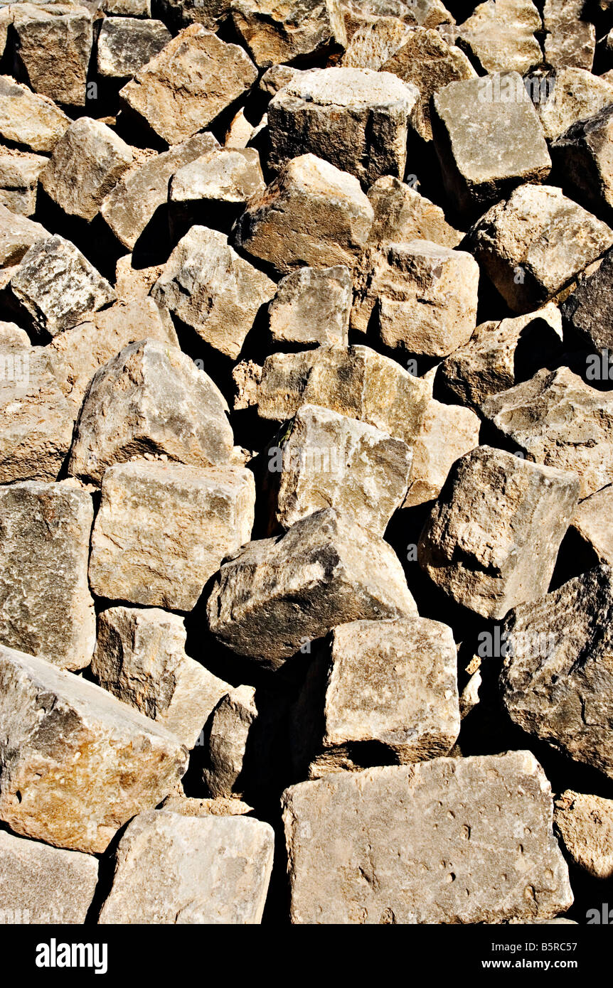 Materiales de construcción / un montón de rocas Bluestone.Melbourne Victoria Australia. Foto de stock