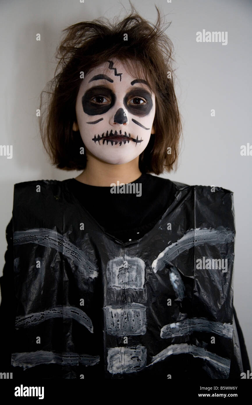 Disfraz casero de halloween fotografías e imágenes de alta resolución -  Alamy