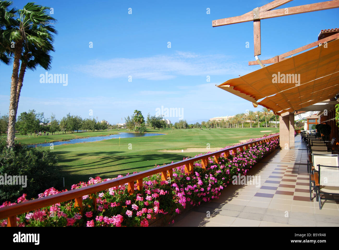 Curso vista desde la casa club, Golf Las Américas, Playa de las Americas, Tenerife, Islas Canarias, España Foto de stock