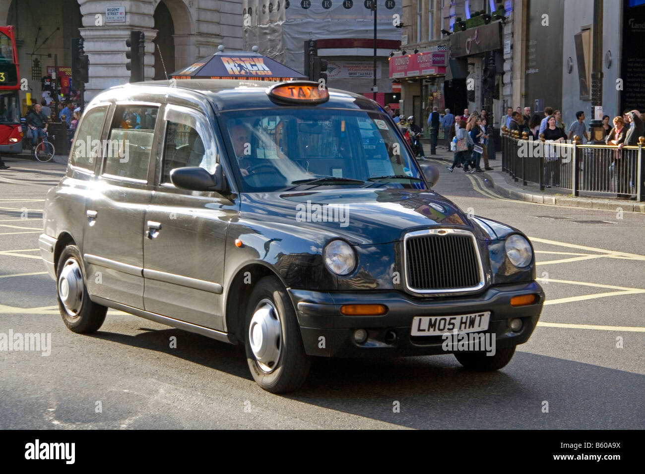 Hackney taxi en la ciudad de Londres, Inglaterra Foto de stock